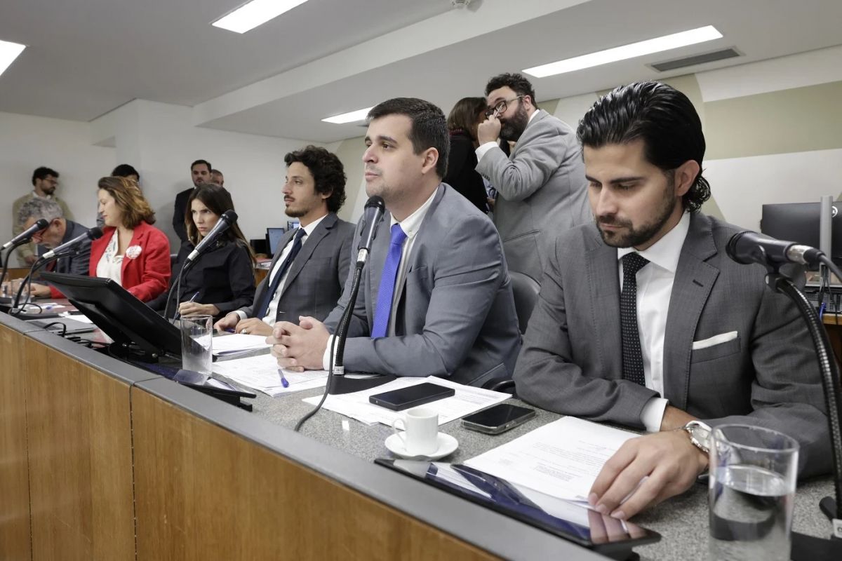 ALMG aprova parecer favorável a projeto que obriga cardápio impresso em bares e restaurantes