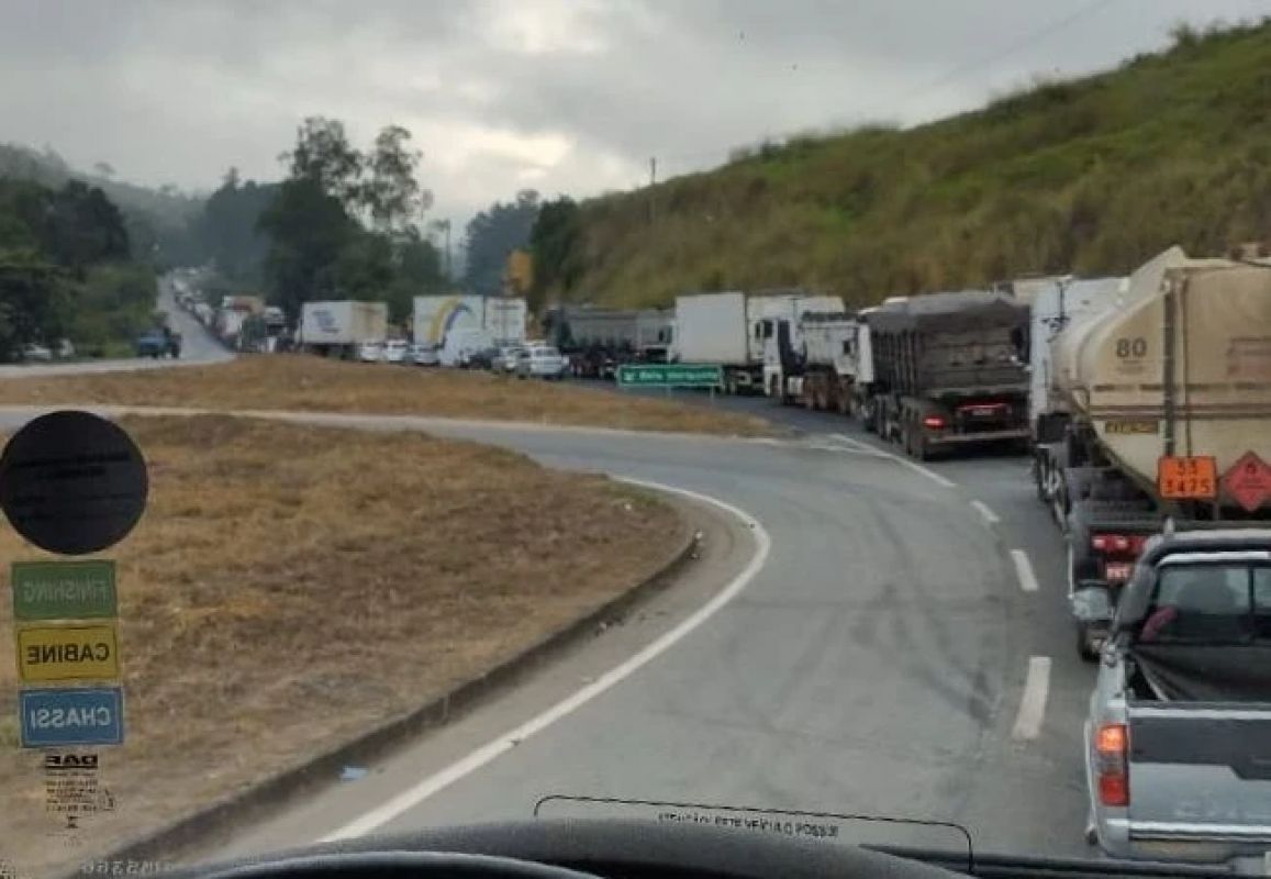 Obras na BR-381 causam longas filas em João Monlevade e Nova Era