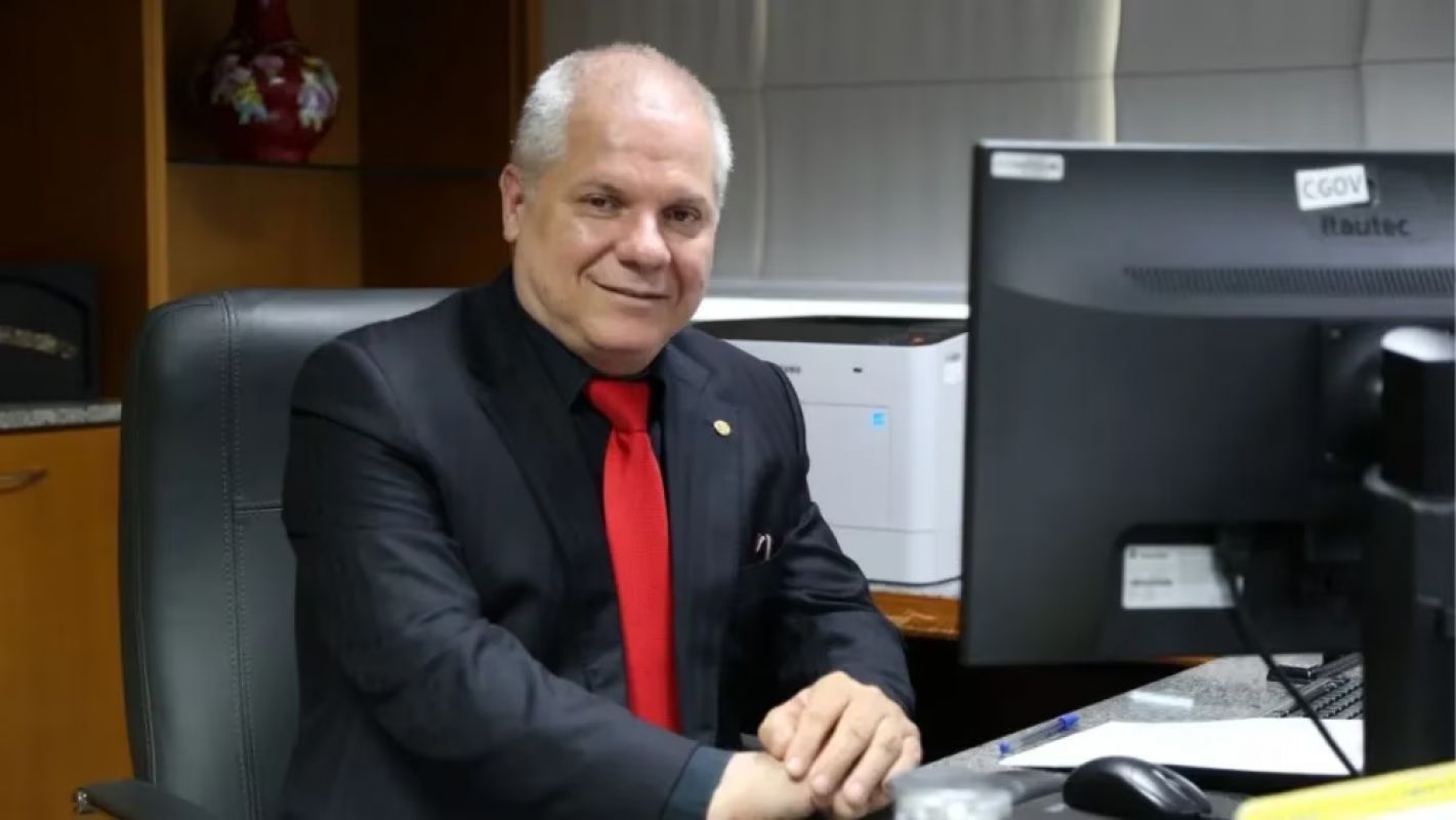  Ex-presidente do INSS é preso pela Polícia Federal em operação contra fraudes bilionárias