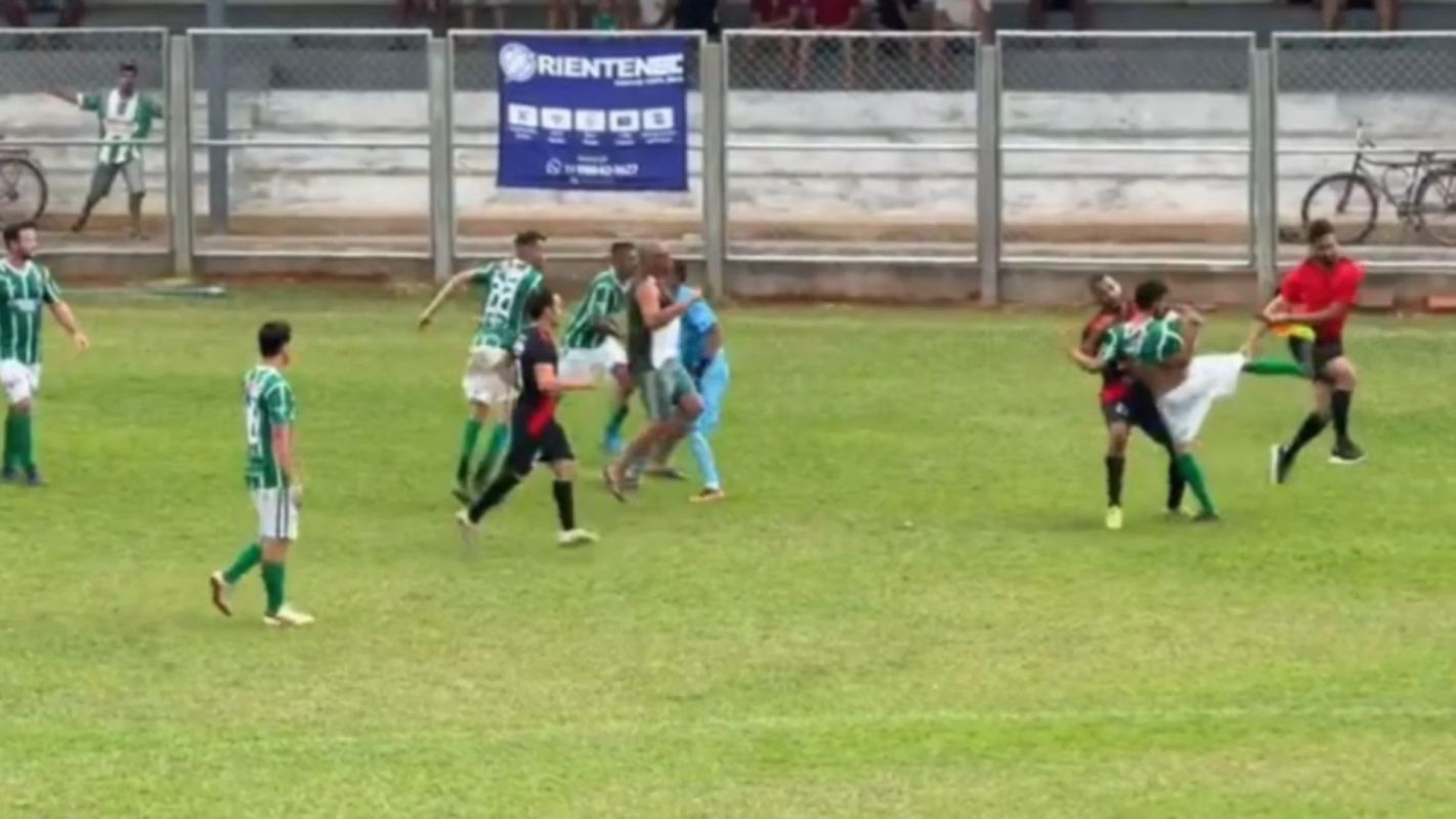 Bandeirinha é agredido durante partida de futebol amador em São João do Oriente