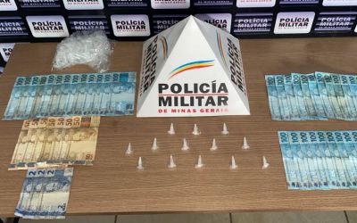 Adolescente de 17 anos é apreendido com cocaína e dinheiro em Caratinga