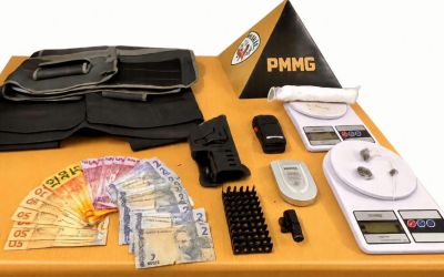 Denúncia de tiros leva PM a prender jovem de 18 anos e apreender drogas em Ipatinga