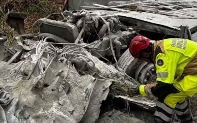 Caminhoneiro morre após sair da pista na MGC-226