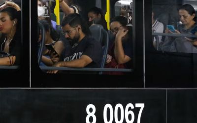 Golpe com 'falso vômito' em ônibus de SP leva a furtos de celulares; vítimas relatam ação rápida e em grupo