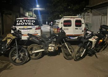 Moto adulterada e drogas são encontradas em matagal de Manhuaçu