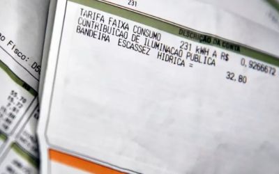  Aneel mantém bandeira vermelha e custo extra na conta de luz em novembro