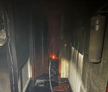 Apartamento pega fogo e fica totalmente destruído na Savassi em BH;A moradora inalou fumaça, precisou de atendimento e foi levada ao hospital. 