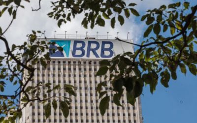 Influenciadores expõem e-mails com pedido de orçamento para comentar caso Banco Master em nome do BRB