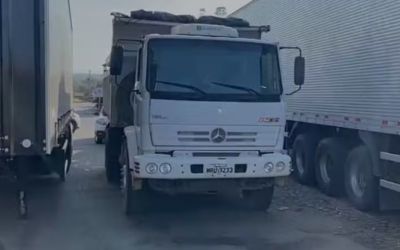 Furtado no ES, caminhão é encontrado em Governador Valadares com placa e cor alteradas