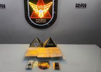  Trio é preso com oito barras de cocaína após perseguição em Governador Valadares