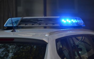 Menina de 12 anos entra em coma alcoólico após ser deixada sozinha; cuidadora é presa por abandono de incapaz