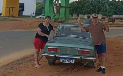 Casal cruza o Brasil em Ford Corcel 1977 para entregar carro a irmão