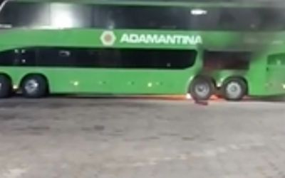Vídeo: Ônibus pega fogo na rodoviária de Ipatinga