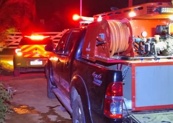 Vídeo: incêndio causado por queima de lixo ameaça casas na zona rural de São Gonçalo do Rio Abaixo