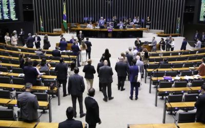 Câmara aprova PEC que isenta de IPVA carros com 20 anos ou mais