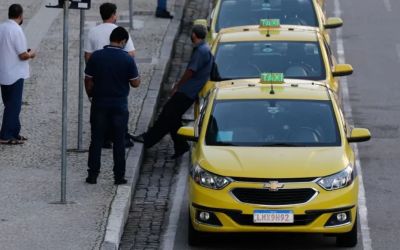 Veículos utilizados por taxistas terão 5 anos de isenção em taxas de taxímetro