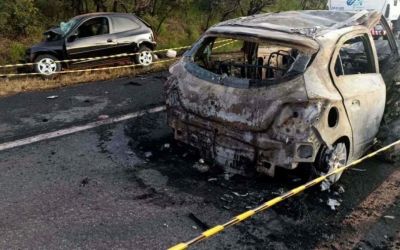 Mulher morre carbonizada e duas ficam feridas em batida frontal na BR-365