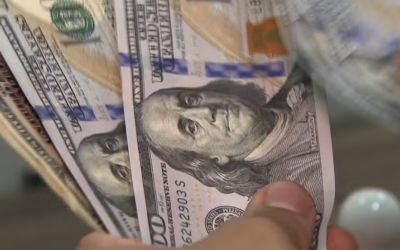 Dólar recua e Ibovespa avança em dia de foco na agenda política e fiscal