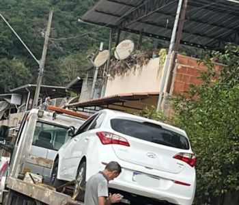 Jovens são presos com carro roubado em Coronel Fabriciano
