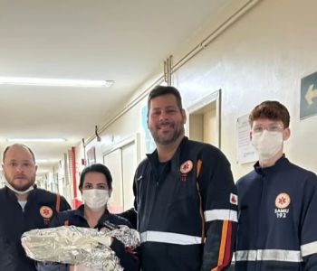 Bebê salvo após parada cardiorrespiratória durante parto em casa