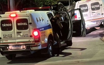 Tiros atingem três pessoas em São Domingos do Prata e PM prende três suspeitos