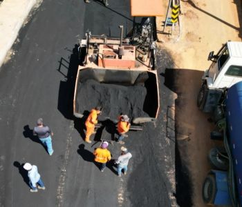 Obra na Avenida Maanaim, em Ipatinga, entra na fase final com novo asfalto