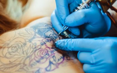 Conselho Federal proíbe anestesia em tatuagens estéticas no Brasil