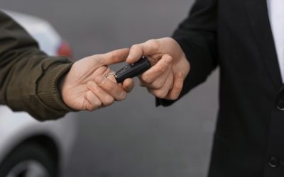 Hilux furtada em Contagem é recuperada em Jaguaraçu; jovem é preso após fuga