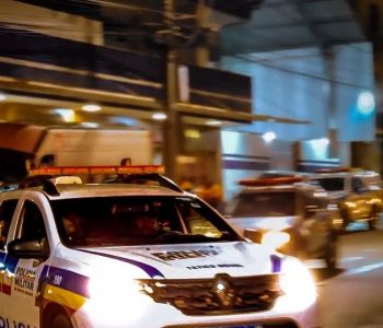 Homem esfaqueia jovem e acaba preso após cair de muro durante fuga