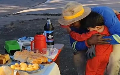 Menino de 3 anos emociona ao oferecer café da manhã a garis no próprio aniversário
