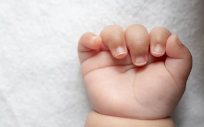 Bebê de 2 meses é resgatada após maus-tratos e abandono em MG