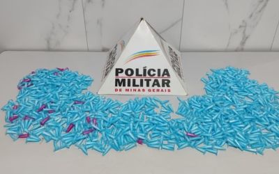 Denúncia anônima leva à apreensão de mais de 900 pinos de cocaína em MG