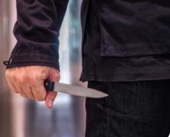 Mulher é esfaqueada após cobrar dívida em Ipatinga