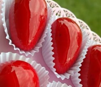 Docerias fecham para atender febre do 'Morango do Amor' no ES