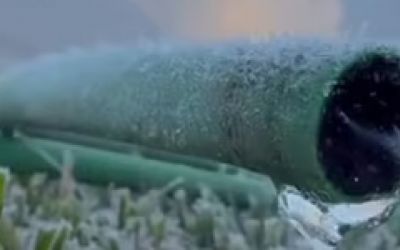 Água congela dentro de mangueira e chama atenção para frio intenso em Monte Verde