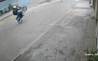 Tentei frear, mas foi tarde demais': jovem empina moto e atropela idosa de 78 anos em MG