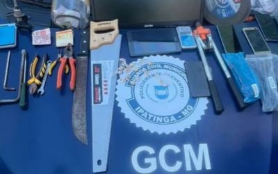 Dupla é detida com drogas, dinheiro e balança de precisão na ponte metálica de Ipatinga