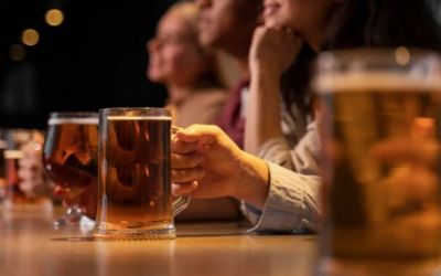 Consumo de álcool cai no Brasil, mas uso precoce e pesado preocupa