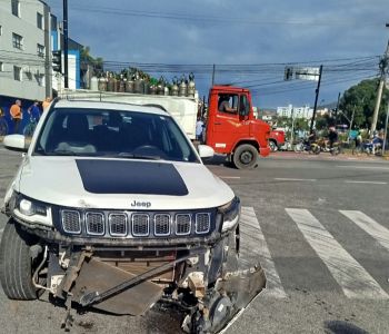 Colisão entre moto e carro mobiliza resgate em Ipatinga
