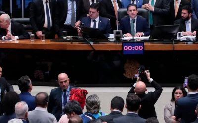  Senado aprova folga a cada 3 dias e aumento para servidores do Congresso