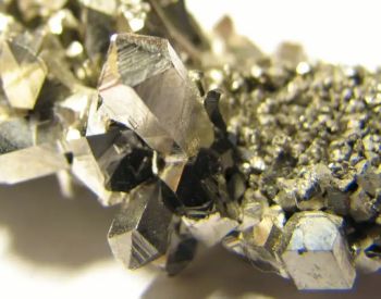 Falta de plano para minerais críticos pode afetar soberania nacional, alerta especialista