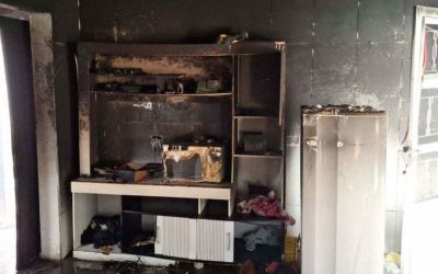 Filho coloca fogo na casa do pai com ele dentro e foge em MG