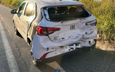 Batida entre dois carros na BR-262 deixa feridos em São Domingos do Prata