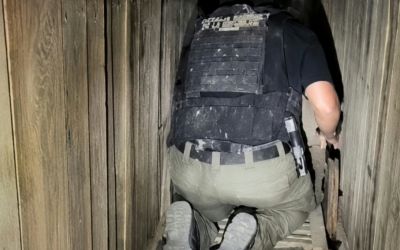 Túnel com trilhos e elevador é descoberto sob suposta loja em San Diego e liga a Tijuana