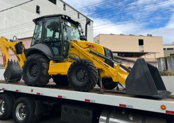 Dom Cavati adquire nova retroescavadeira para reforçar infraestrutura do município