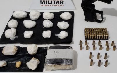 Mulher é presa com grande quantidade de drogas e munições durante operação policial em Timóteo