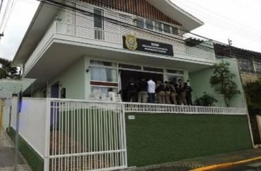 Após gastar herança deixada pelo pai, filha mata a mãe por mais dinheiro