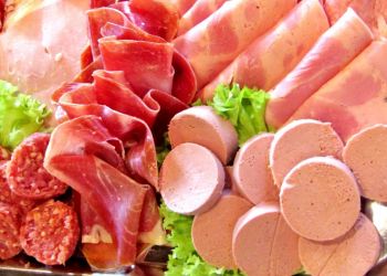  OMS classifica presunto e carnes processadas como cancerígenos e inclui alimentos no Grupo 1