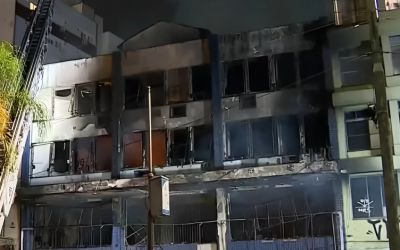  incêndio em pousada deixa dez mortos em Porto Alegre
