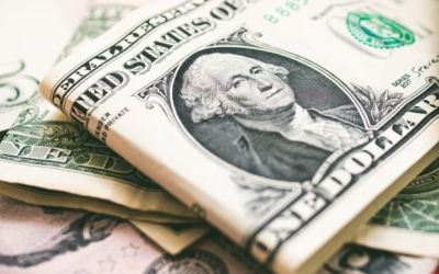 Ibovespa atinge novo recorde com corte de juros nos EUA, dólar fecha em leve queda